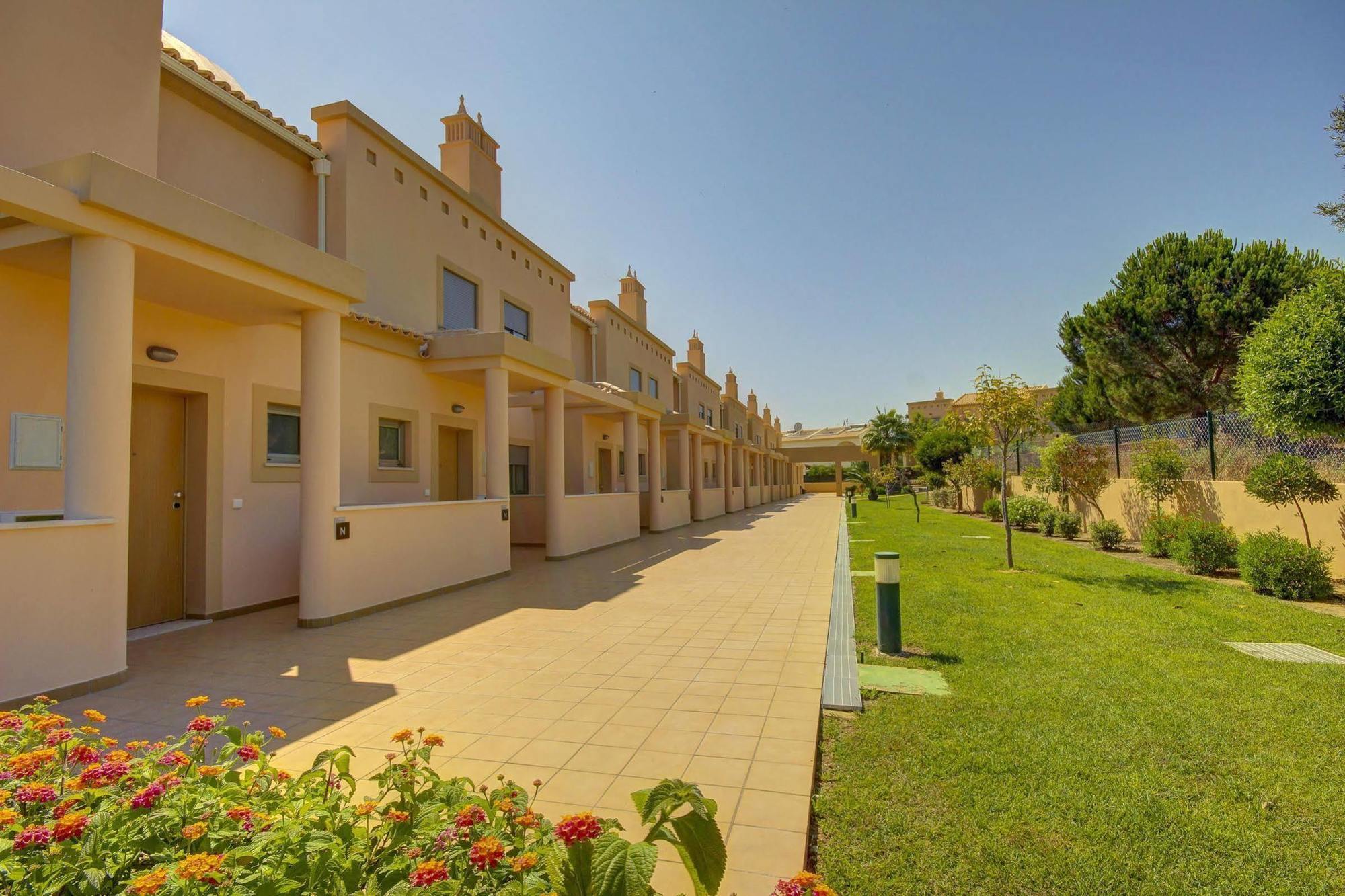 אלבופיירה Pinheiros Da Balaia Villas מראה חיצוני תמונה