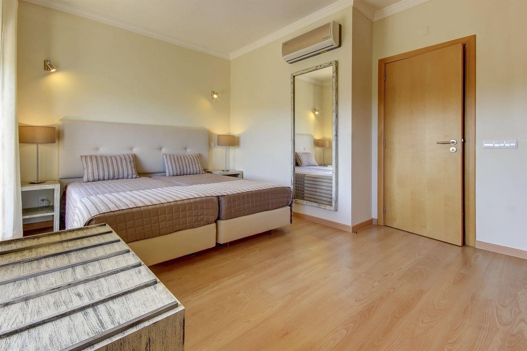 אלבופיירה Pinheiros Da Balaia Villas מראה חיצוני תמונה